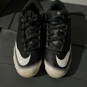 Youth size 1 softball/baseball cleats. Used 1 season